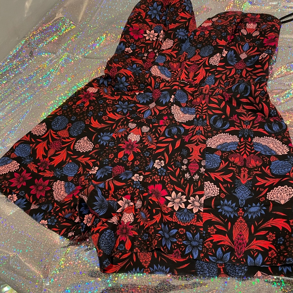 Red fitted Jacquard H&M romper⭐️🏷
